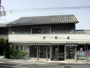 岩国屋書店
