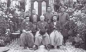 大隈重信(中央)と田淵豊吉(左端)